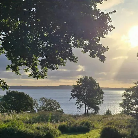 Feriehus Red Timber House With Fjord View *